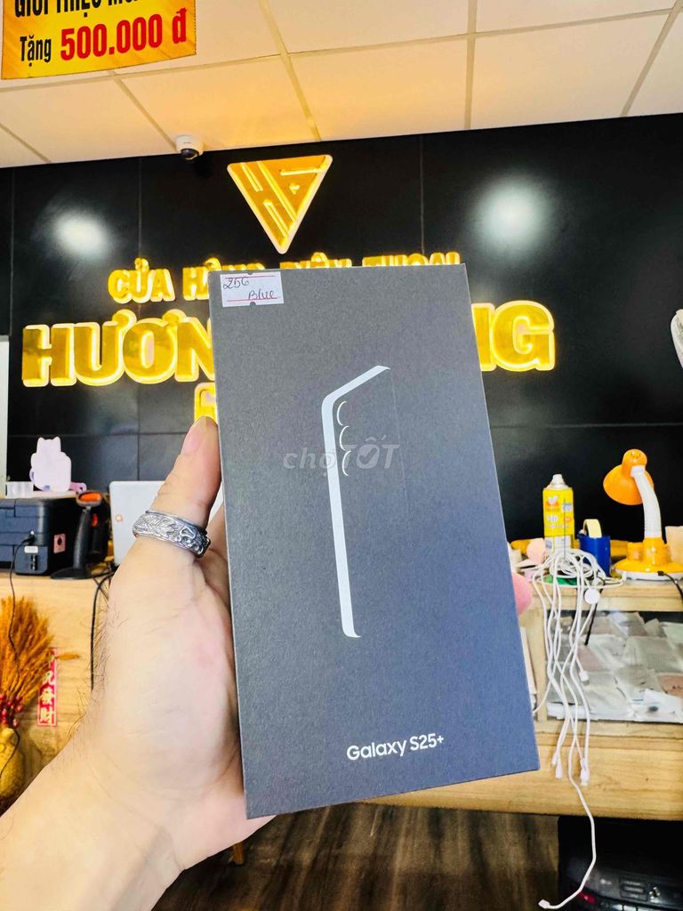 Samsung S25 Plus 5G 12GB/256GB fullbox giá iu. Mua bán Điện thoại tại Thành phố Bến Tre Bến Tre được đăng bởi HươngGiangmobile hình 1