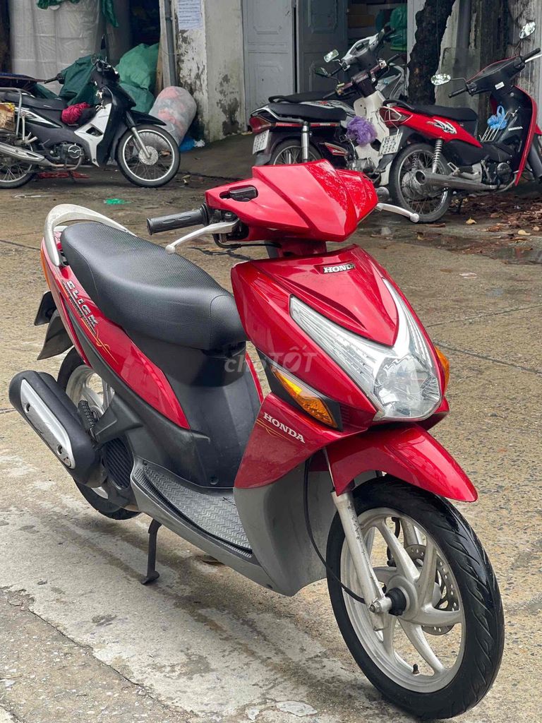 Honda Click, 2 цвета (красный), 6 спиц, последняя модель