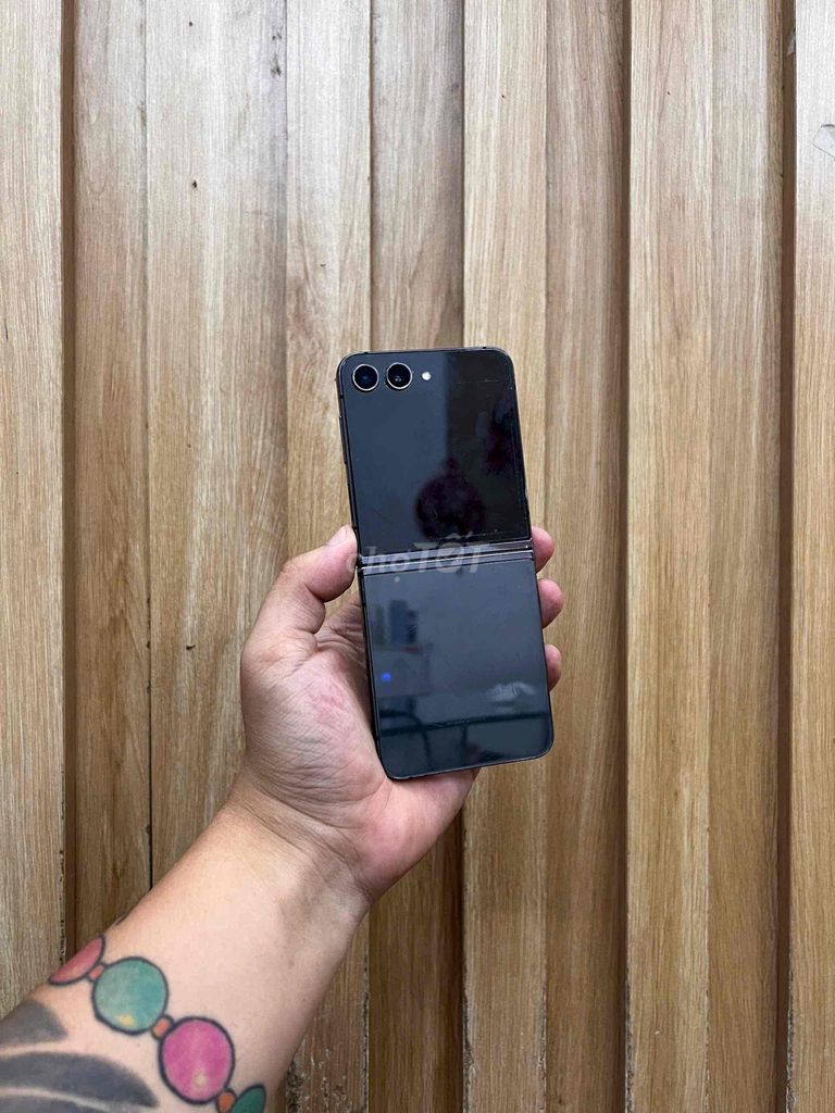 Samsung Z Flip 5 256GB Đen. Mua bán Điện thoại tại Quận Đống Đa Hà Nội được đăng bởi HaNoiMobile HT  hình 1