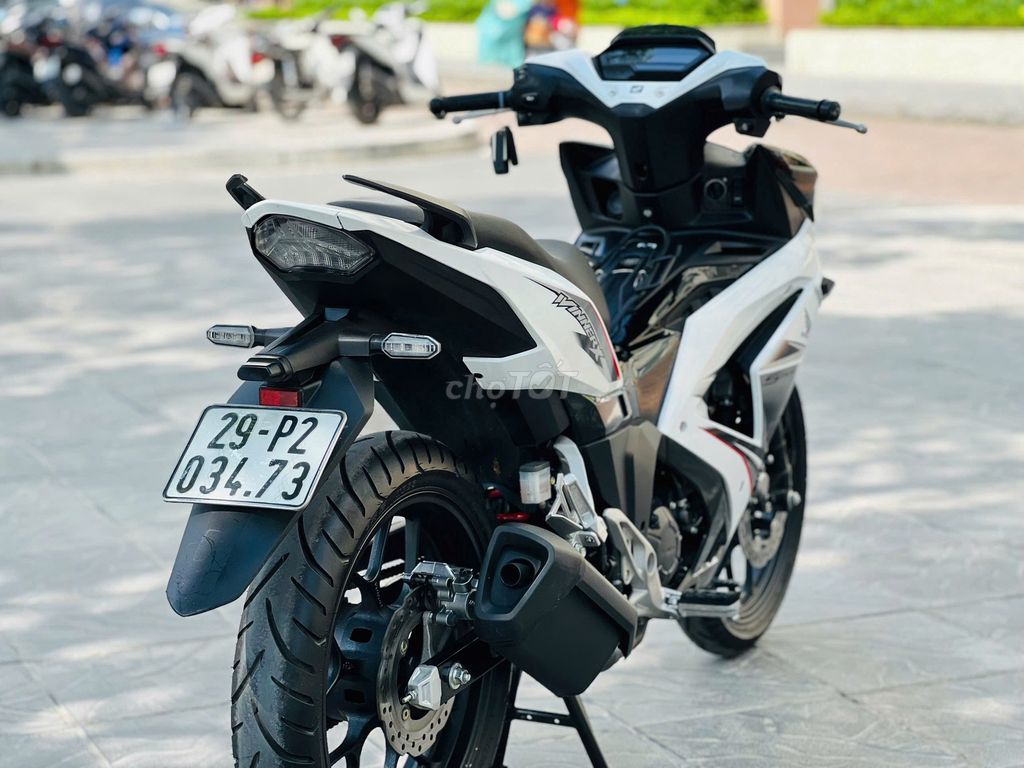 Белая черная ручная тележка Honda Winner X