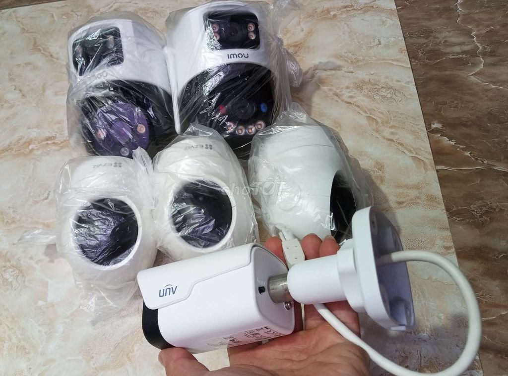 Cam 3mp POE  IP UNV IPC2123LR3-PF40M-F. Mua bán Máy ảnh, Máy quay tại Quận Nam Từ Liêm Hà Nội được đăng bởi Anh Thanh hình 1