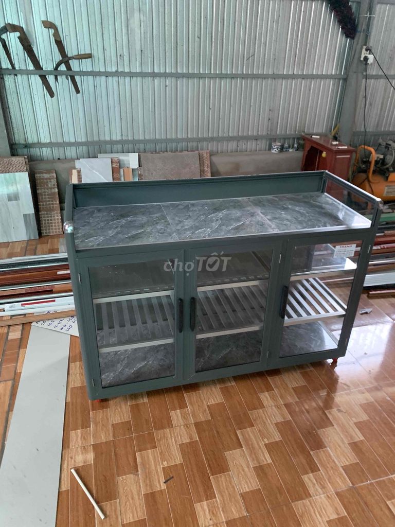 Tủ bếp nhôm kính Xám 1m2. Mua bán Tủ, kệ gia đình tại Huyện Chợ Mới An Giang được đăng bởi Đặng Hiếu Thạnh hình 1