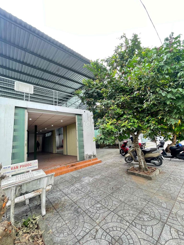 Kho 270m2 KDC Hồng Loan