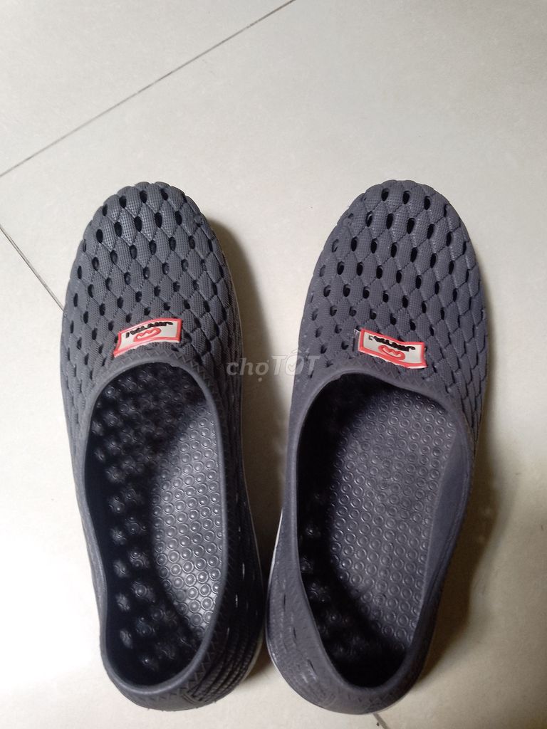 Thanh lý giày đi mưa xám size 41 mới giá hạt dẻ. Mua bán Giày dép tại Quận Tân Bình Tp Hồ Chí Minh được đăng bởi Tiamoforever6886 hình 1
