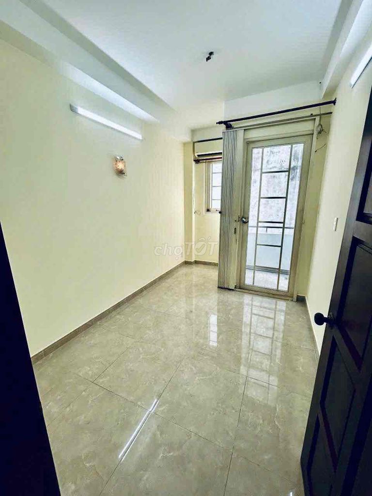 Новый дом в районе 1, 2 этажа + терраса, 2 спальни, базовая мебель, для 3-4 человек
