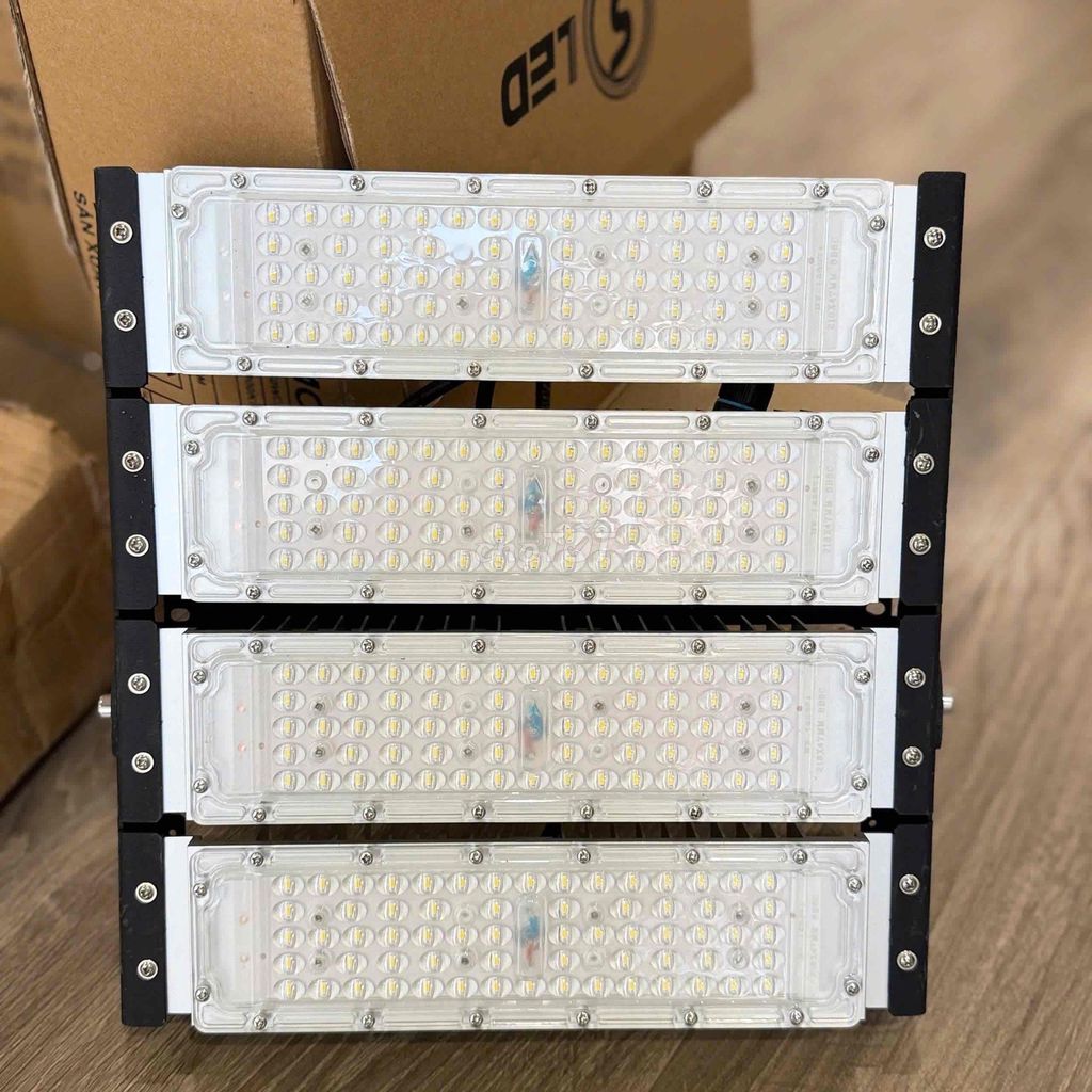 Đèn pha Philips Xitanium 200W 3 năm. Mua bán Đèn tại Quận Hai Bà Trưng Hà Nội được đăng bởi chi tranthikim hình 1