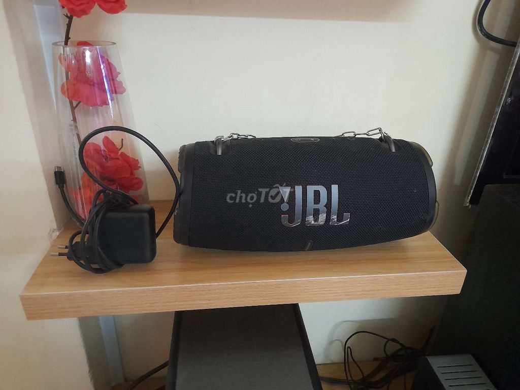 Loa jbl extreme 3.kèm sạc zin.