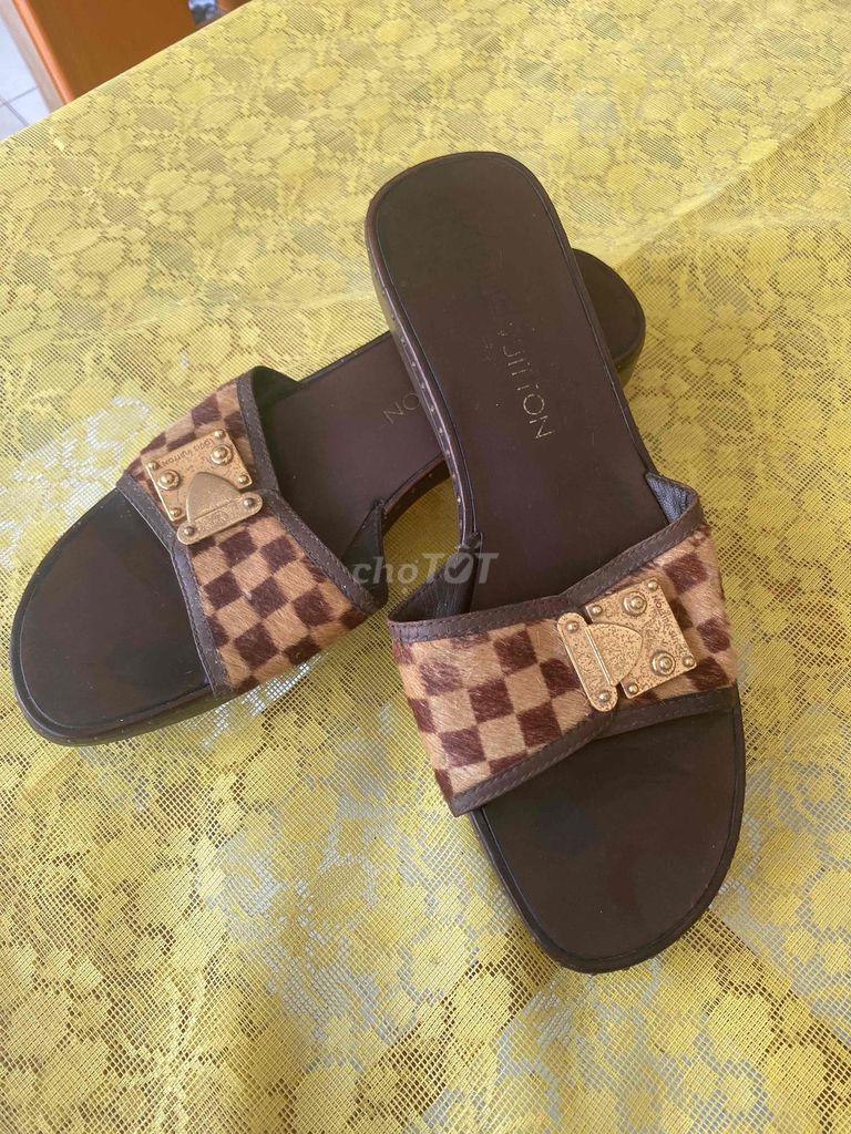 Guốc Louis Vuitton Lông Nâu Size 36 Nữ. Mua bán Giày dép tại Quận 12 Tp Hồ Chí Minh được đăng bởi cô ba saigon hình 1