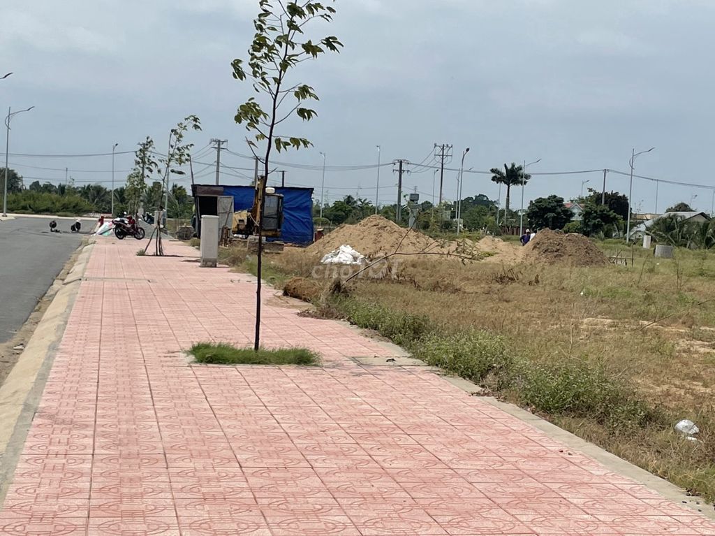 Bán lô đất 2 mặt tiền đường Trần Văn Ngà 9 mét, đường nội bộ 7 mét.