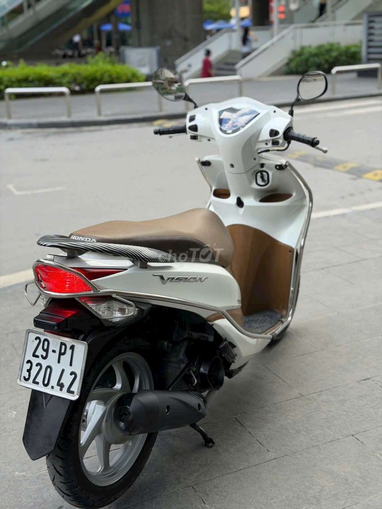 Vision 2014 đời chót màu trắng biển 29 nguyên bản. Mua bán Xe máy tại Quận Ba Đình Hà Nội được đăng bởi Thân hình 4