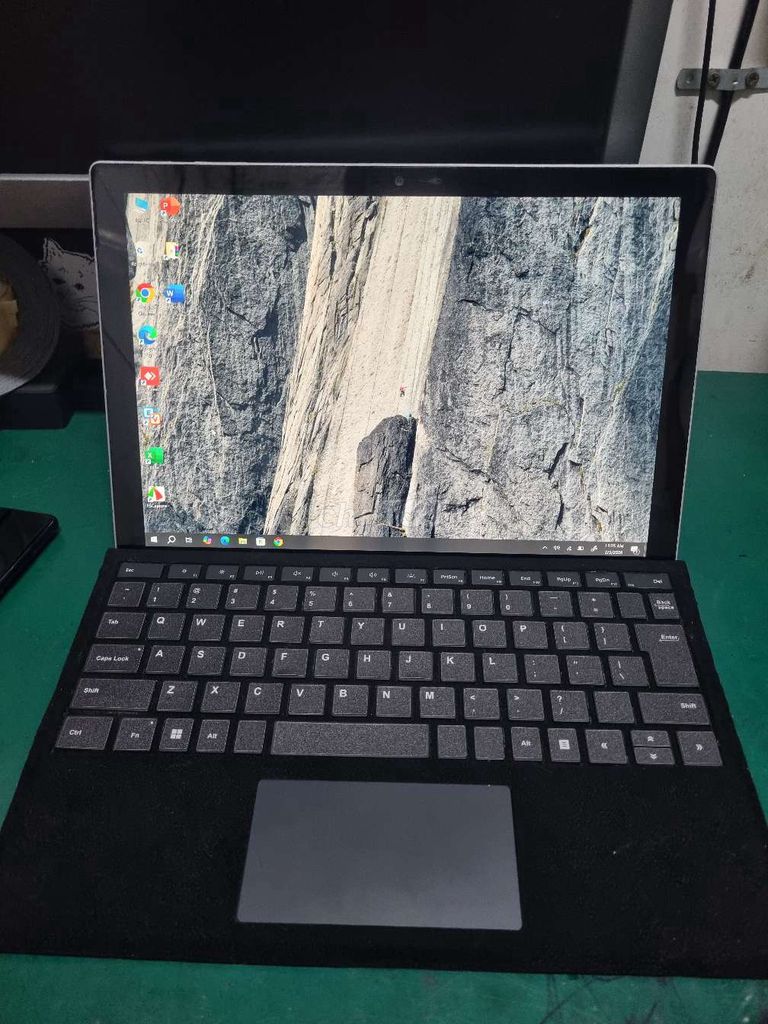 Surface Pro 5 có sim i5-7300U 8GB/256GB. Mua bán Laptop tại Quận Tân Bình Tp Hồ Chí Minh được đăng bởi Quang hình 1