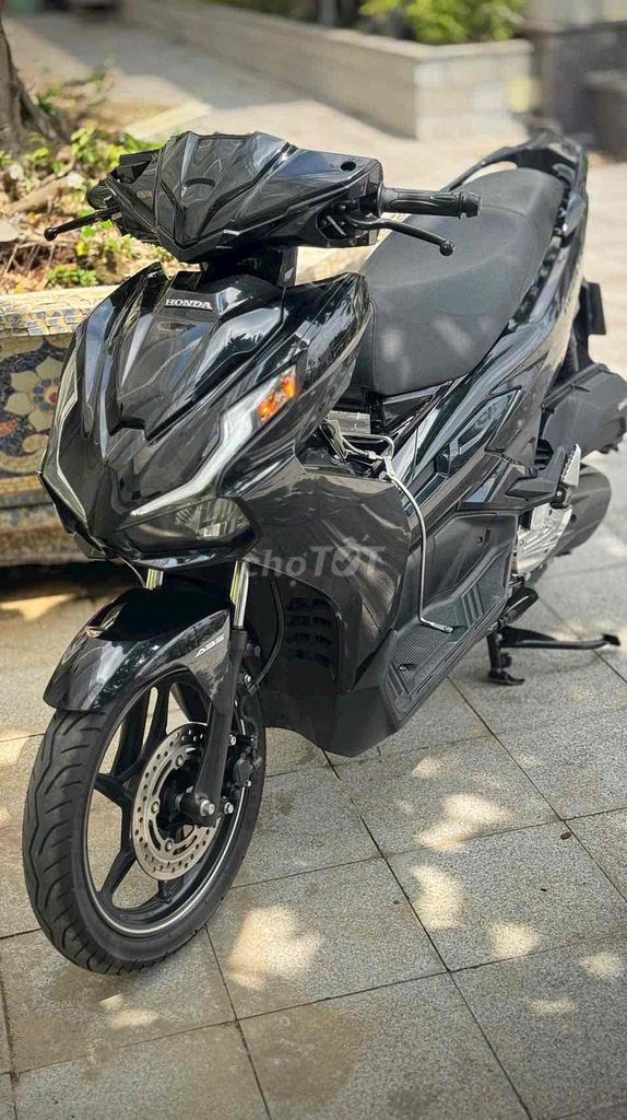 Honda AB 125 2023 4-клапанный черный 15 000 км номера Хошимина 1 владелец