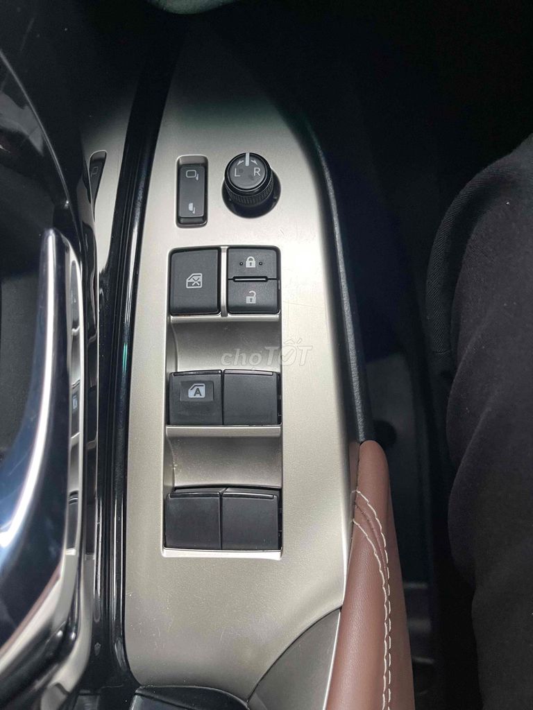 Toyota Innova 2018 Venturer. Mua bán Ô tô tại Quận Tân Phú Tp Hồ Chí Minh được đăng bởi Lê Tấn Dũ hình 17