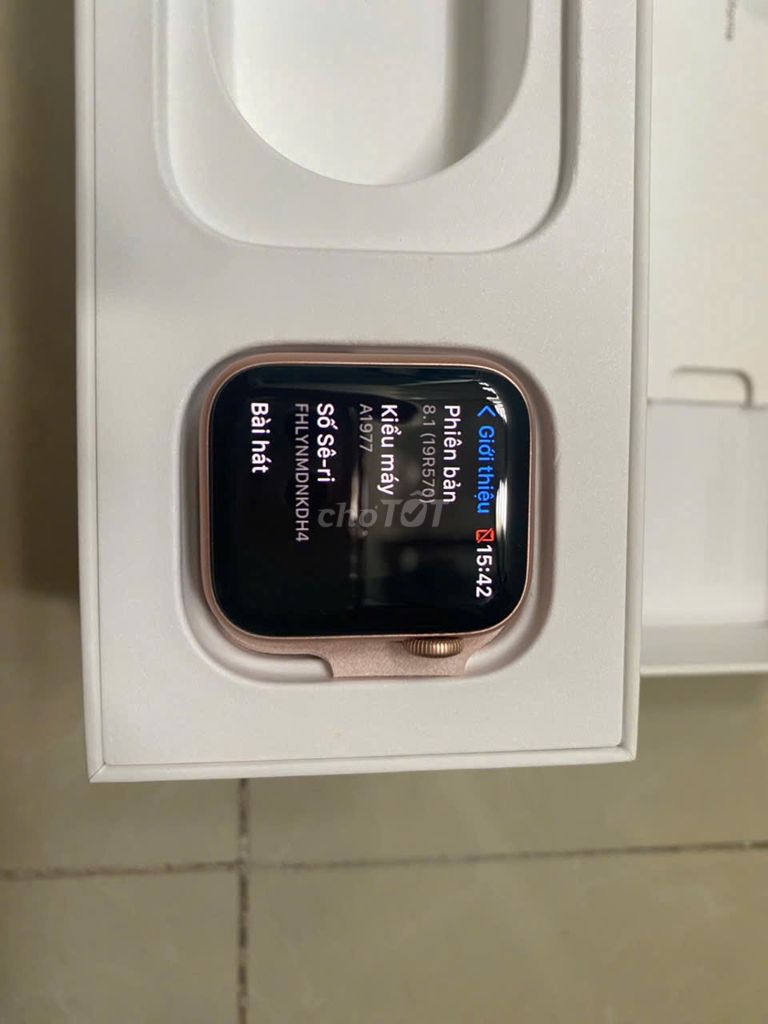 Apple Watch Series 4 40mm Vàng hồng. Mua bán Thiết bị đeo thông minh tại Quận 7 Tp Hồ Chí Minh được đăng bởi lê chí hải hình 1