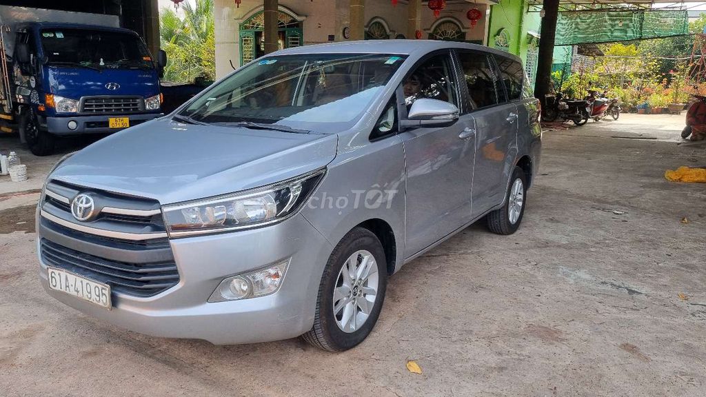 Toyota Innova 2017 2.0E - 100000 km