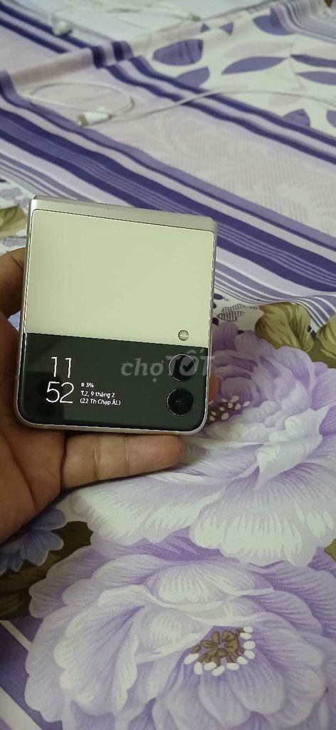 Samsung Galaxy Z Flip 3 vàng lỗi màn. Mua bán Điện thoại tại Quận Tân Bình Tp Hồ Chí Minh được đăng bởi Long cđơn hình 1