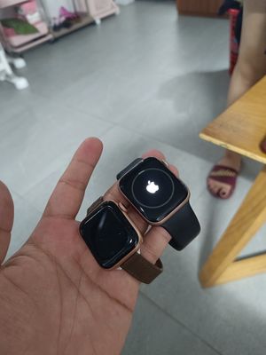 1 cặp applewatch seri 4 màu rose gold không xé lẻ. Mua bán Thiết bị đeo thông minh tại Quận Cẩm Lệ Đà Nẵng được đăng bởi good lucky