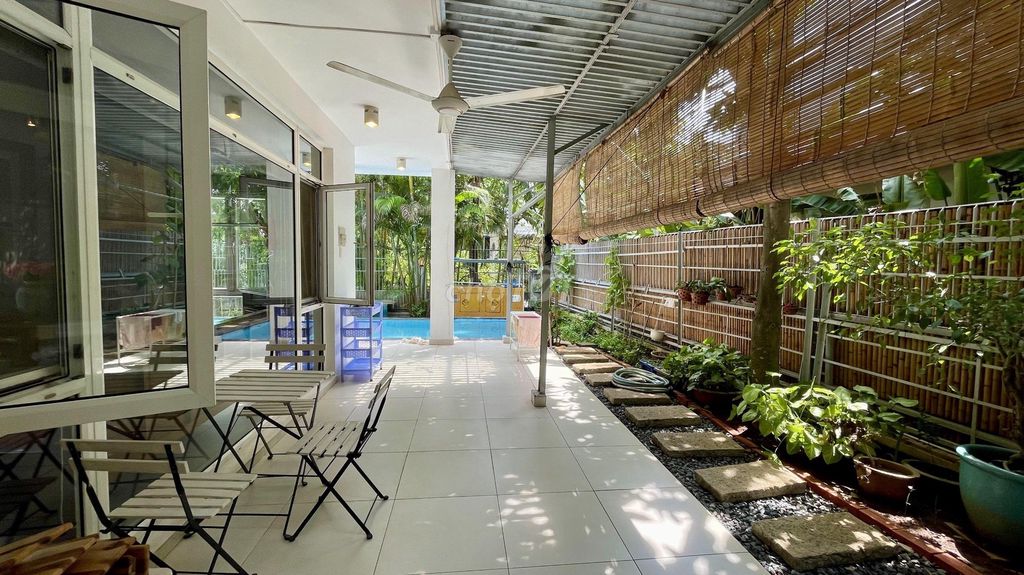 Cho thuê biệt thự Nguyễn Văn Hưởng (15m x 20m) 3 lầu có hồ bơi 4,000$
