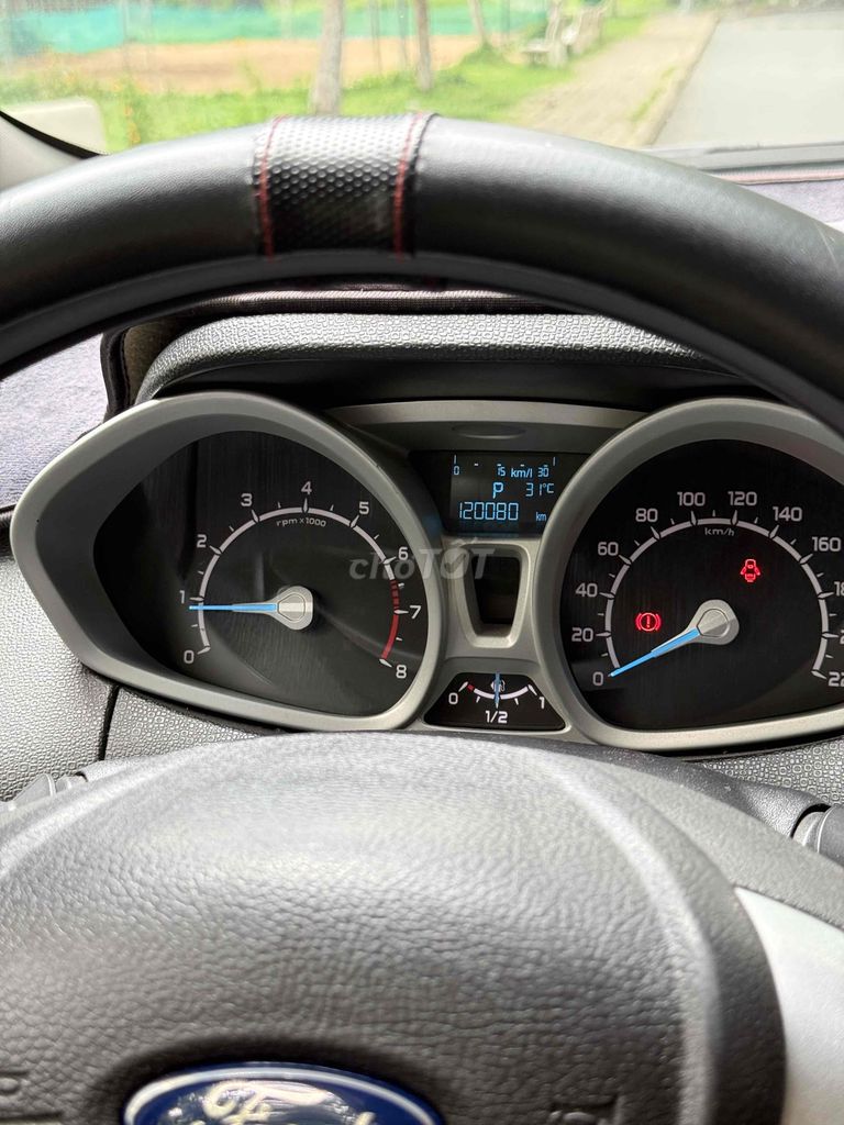 Ford EcoSport, титановый белый, автоматический 120,080 км