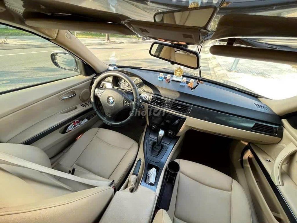 BMW 320i 2010 màu đen, ghế da, 113.000 km. Mua bán Ô tô tại Quận 12 Tp Hồ Chí Minh được đăng bởi Xuân Trường hình 5