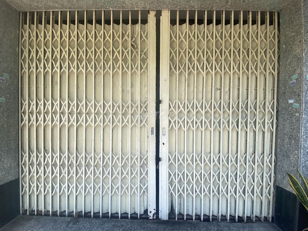 Cửa kéo sắt trắng 4.5x2.52m. Mua bán Nội thất, đồ gia dụng khác tại Quận Bình Tân Tp Hồ Chí Minh được đăng bởi Trân hình 1