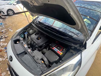 Kia Rondo Trắng số sàn 123113 km