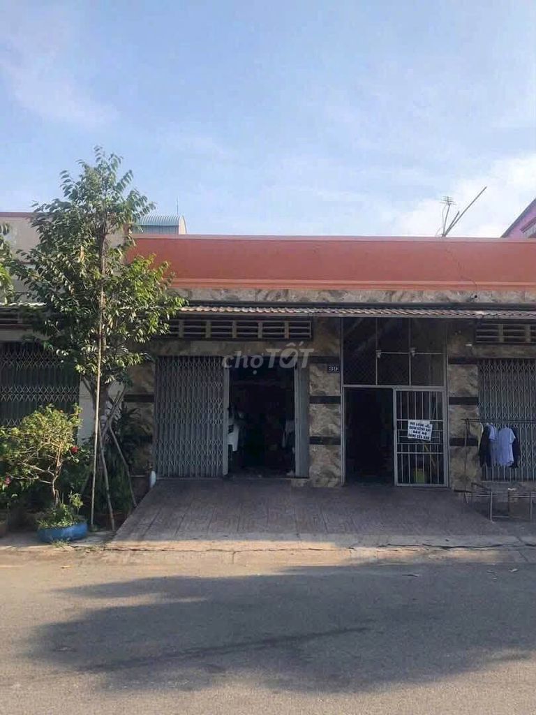 Cho thuê nhà + phòng trọ D7 MP1, 5x20m, giá 2.3 triệu