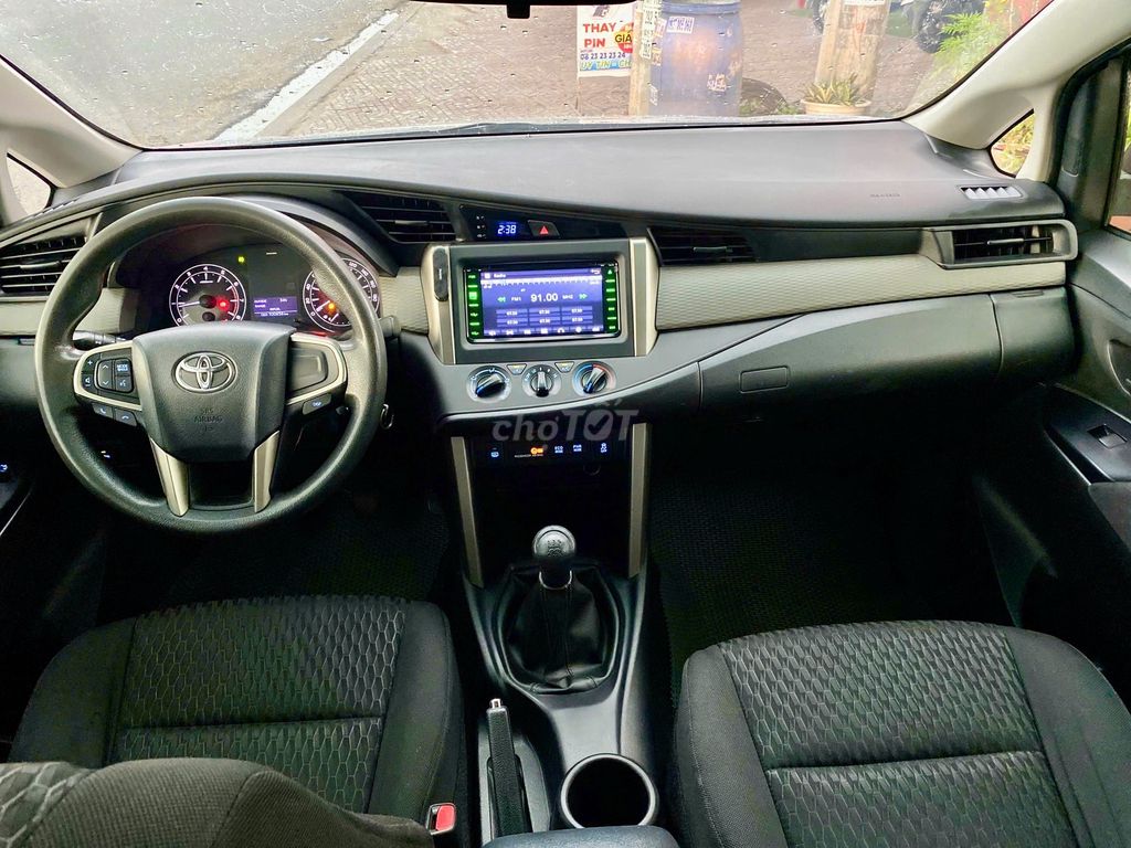 Toyota Innova 2018 2.0E - 100456 km. Mua bán Ô tô tại Thành phố Thuận An Bình Dương được đăng bởi Thắng Trần Auto hình 9