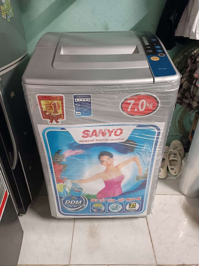 Thanh lý máy giặt Sanyo 7 kg còn xài rất tốt