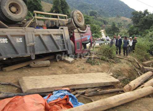 Cần bán xe bị lật. Mua bán Xe tải, xe ben tại Huyện Đại Từ Thái Nguyên được đăng bởi Dang Dung hình 1