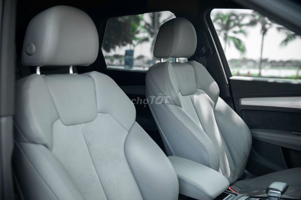 Audi Q5 45TFSI 2021 синий 3200 км