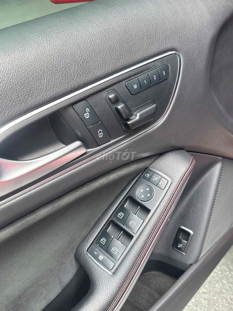 Mercedes Benz GLA250 AMG 4Matic sx 2016 màu đỏ. Mua bán Ô tô tại Quận Cầu Giấy Hà Nội được đăng bởi Cao Quý hình 8