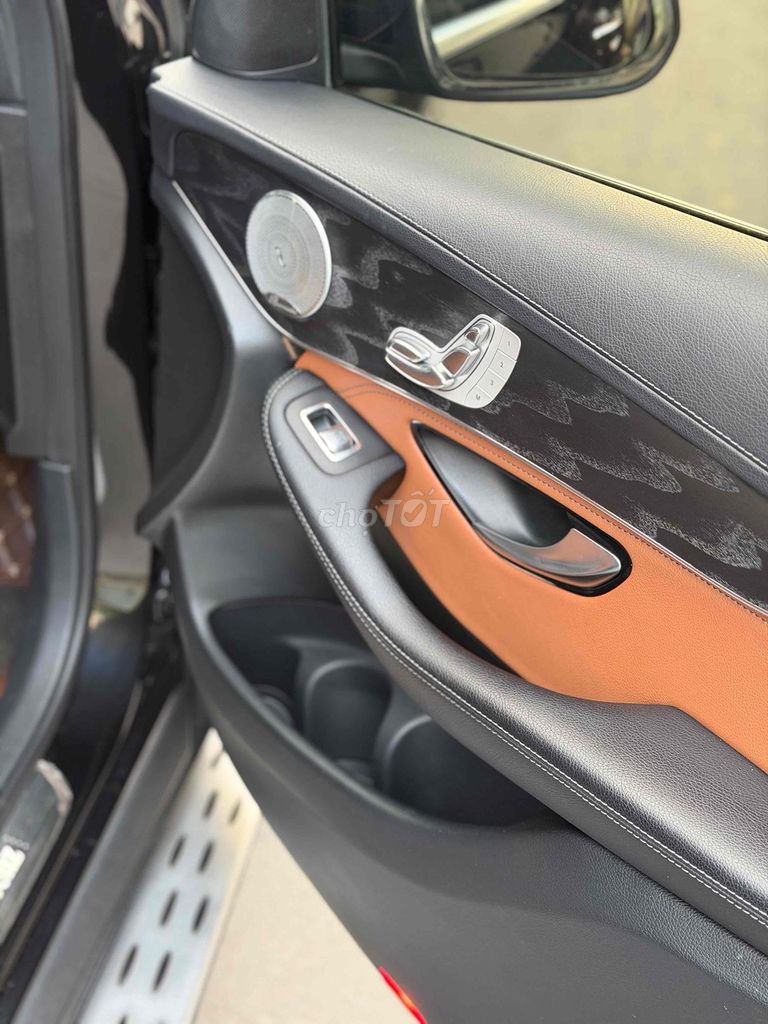 Mercedes-Benz GLC300 2019 Form mới Đen 78000 km. Mua bán Ô tô tại Quận 7 Tp Hồ Chí Minh được đăng bởi Thông Sport  hình 9