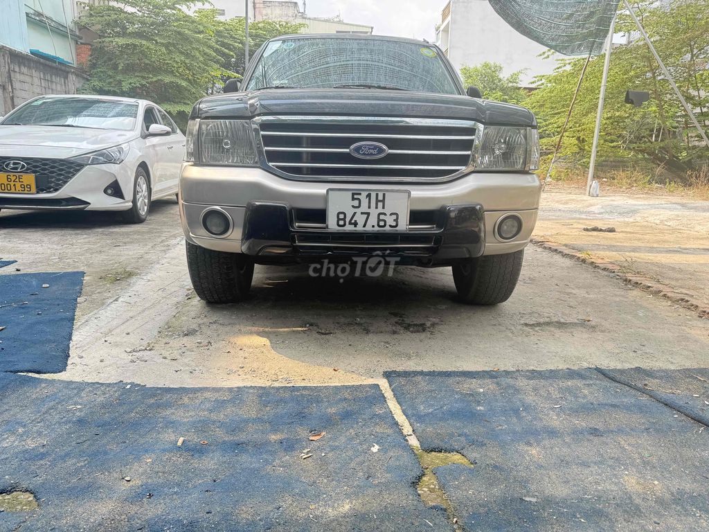 Ford Everest 2005 Gasoline XL 4x2 - 28000 km