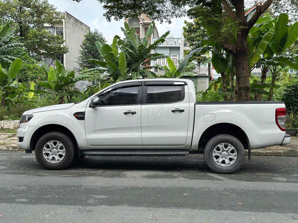 Ford Ranger 2015 XLS 2.2L 4x2 AT Form mới. Mua bán Ô tô tại Thành phố Dĩ An Bình Dương được đăng bởi Trung tâm xe qua sử dụng Di An Ford hình 4