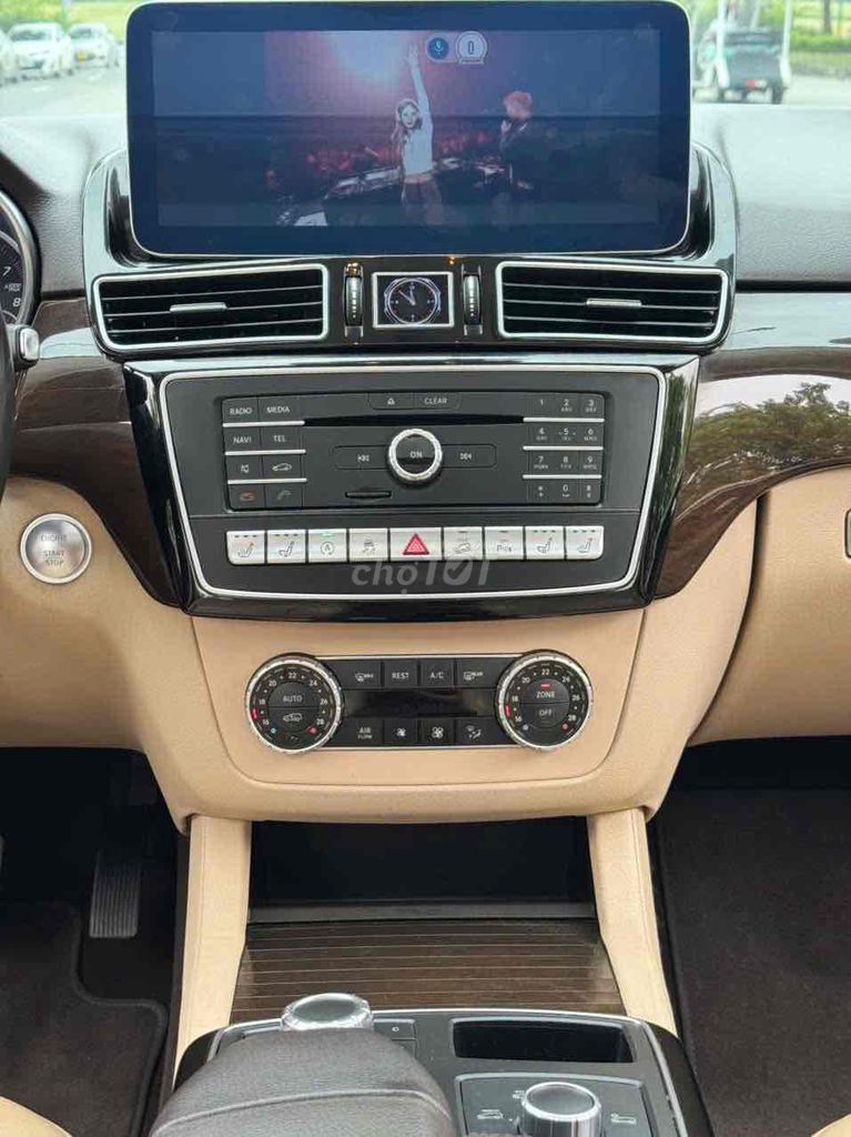 Mercedes Benz GLE 400 4Matic đen/kem 2016. Mua bán Ô tô tại Quận Long Biên Hà Nội được đăng bởi Trang Gala hình 20