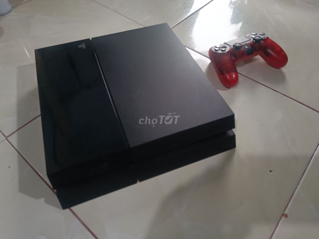 Dọn kho Khách Sạn có máy PS4 + tay Cầm