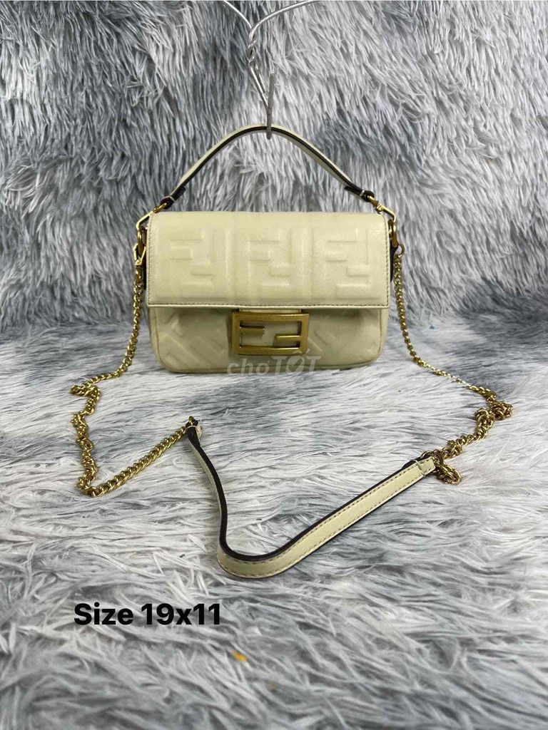 Xách tay đeo chéo FENDI size 19x11 lovely