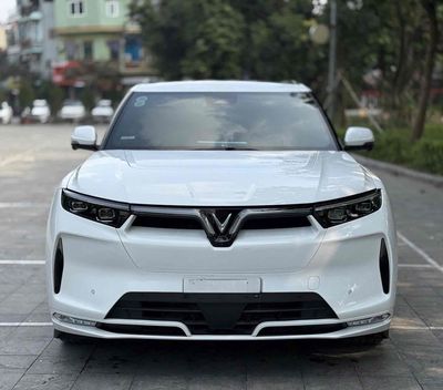 VinFast VF9 Plus 2024 Trắng 20000 km