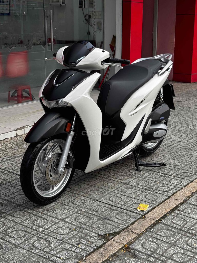 Honda SH 160i ABS 2026 Бело-черный 1k