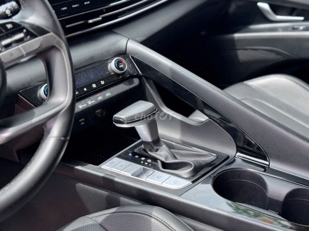 Elantra 2022 số tự động, hỗ trợ bank toàn quốc. Mua bán Ô tô tại Quận 12 Tp Hồ Chí Minh được đăng bởi NHI Ô TÔ AN SƯƠNG hình 13