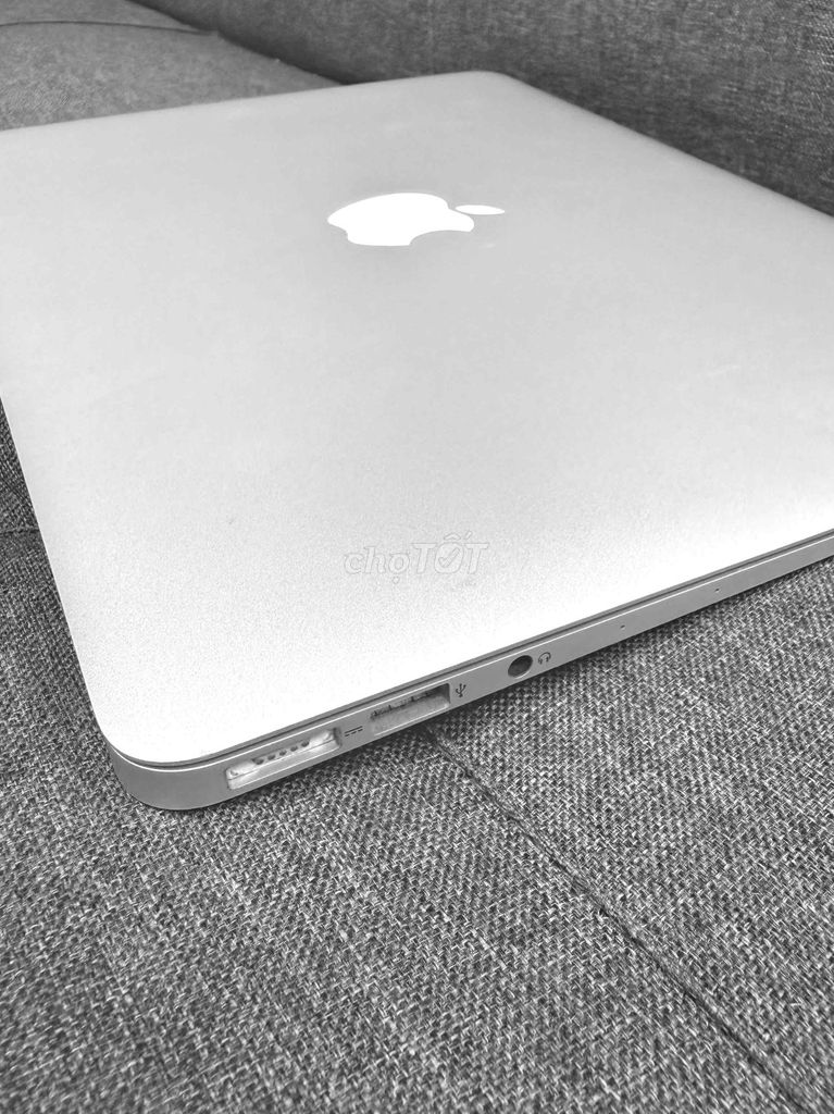 Apple Macbook Air 2017 i5 13 inch 8GB/256GB. Mua bán Laptop tại Thành phố Thủ Dầu Một Bình Dương được đăng bởi Bảo Bảo hình 1