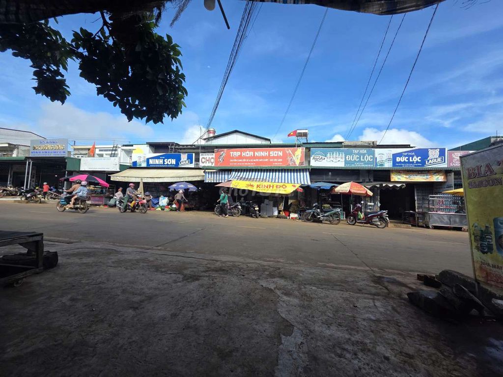 Nhà mặt tiền chợ 49