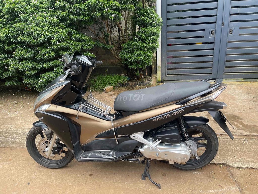 bán honda ab 2012. phun xăng điện tử. Mua bán Xe máy tại Thành phố Buôn Ma Thuột Đắk Lắk được đăng bởi nguyễn đức biên hình 2