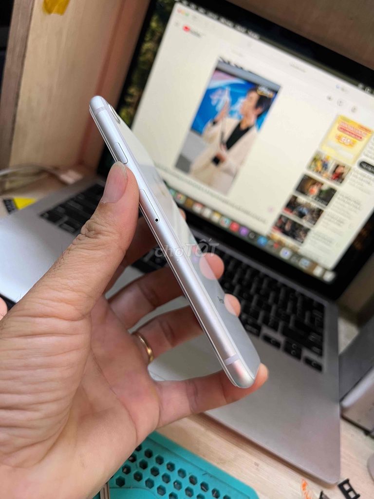 Apple iPhone 8 8GB Bạc. Mua bán Điện thoại tại Quận 5 Tp Hồ Chí Minh được đăng bởi Minh hình 1