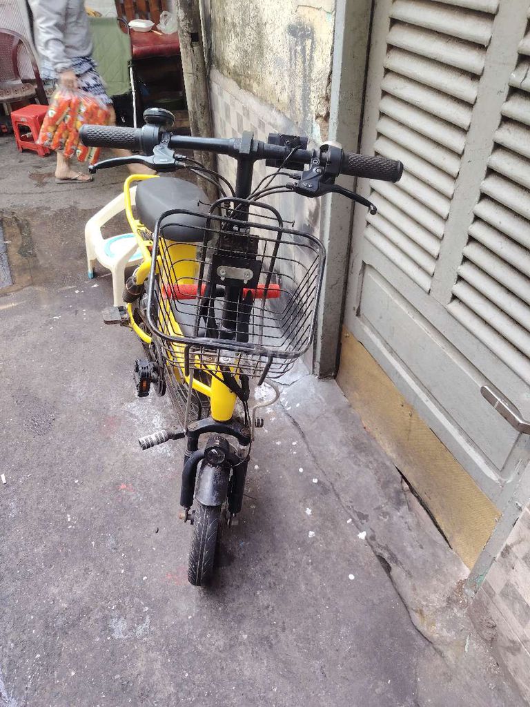 Xe đạp điện màu Vàng. Mua bán Xe điện tại Quận 4 Tp Hồ Chí Minh được đăng bởi A út  hình 3