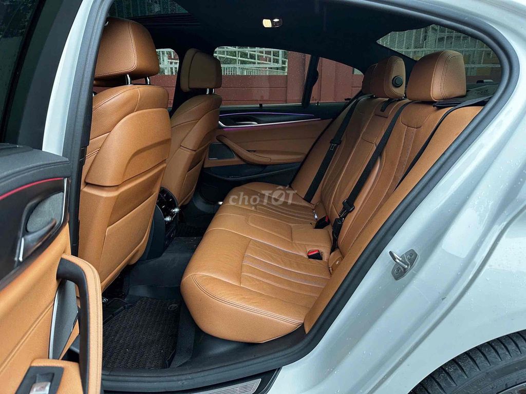 BMW 5 Series 2022 - 37000 km. Mua bán Ô tô tại Quận 7 Tp Hồ Chí Minh được đăng bởi Khánh Vi hình 7