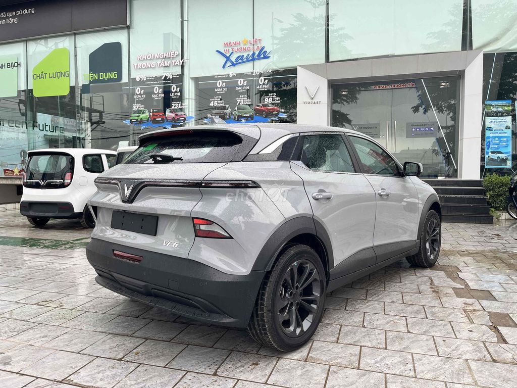 VinFast VF6 Plus 2026 Серый интерьер Коричневый мокко