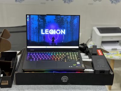 Lenovo Legion Pro 7 i9-13900HX RTX 4080  2K 240Hz