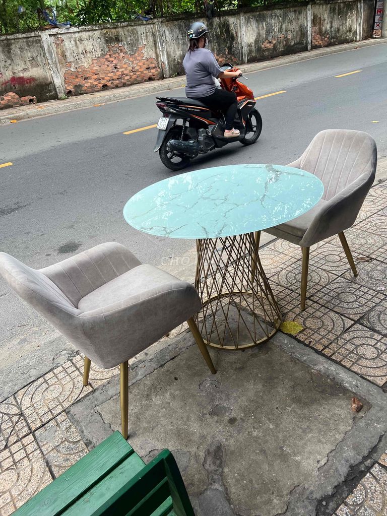 Bàn mặt đá chân sắt xanh ngọc. Mua bán Bàn ghế tại Quận Gò Vấp Tp Hồ Chí Minh được đăng bởi quynh nga  hình 1